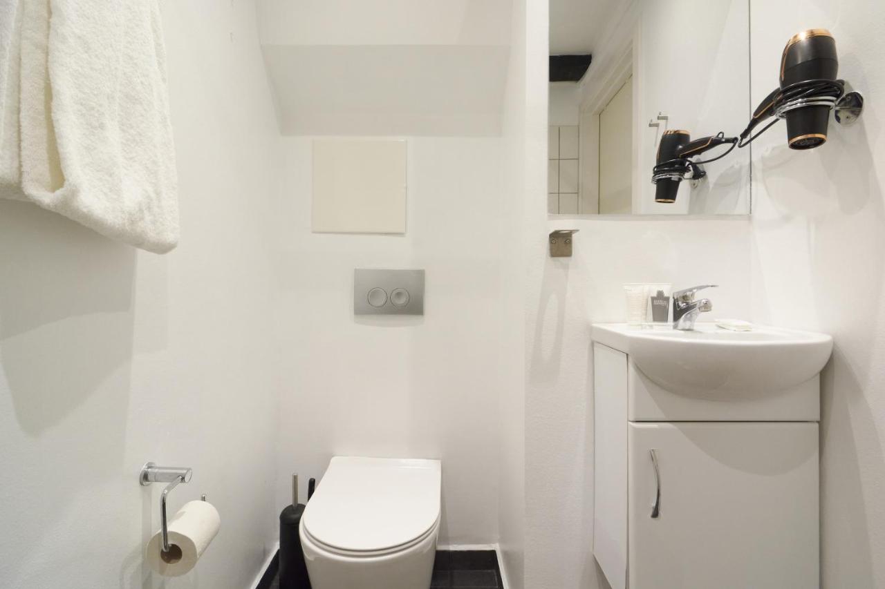 Unique 2 Bedroom Duplex W Exposed Beams In Cph København