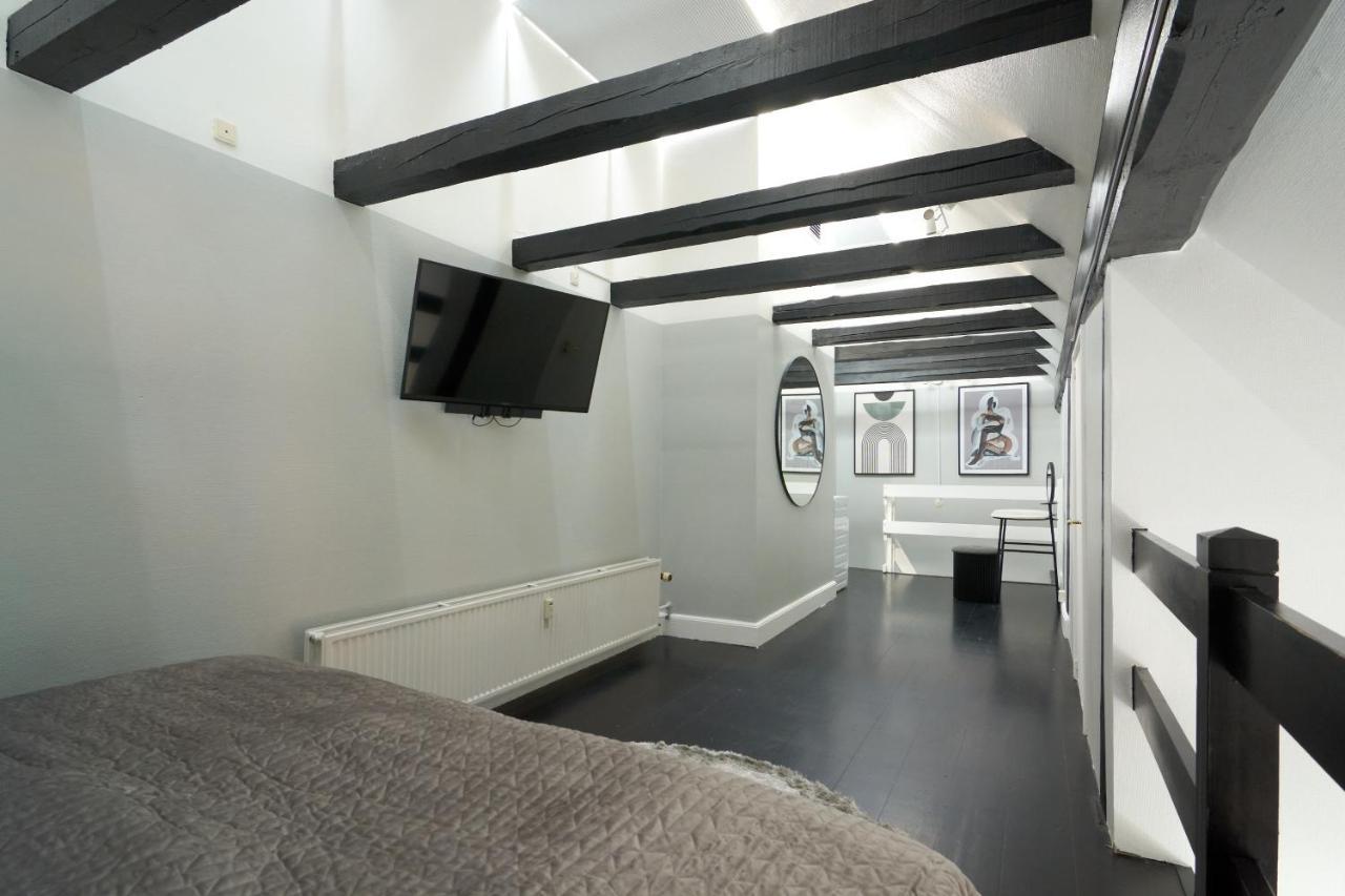 Unique 2 Bedroom Duplex W Exposed Beams In Cph København